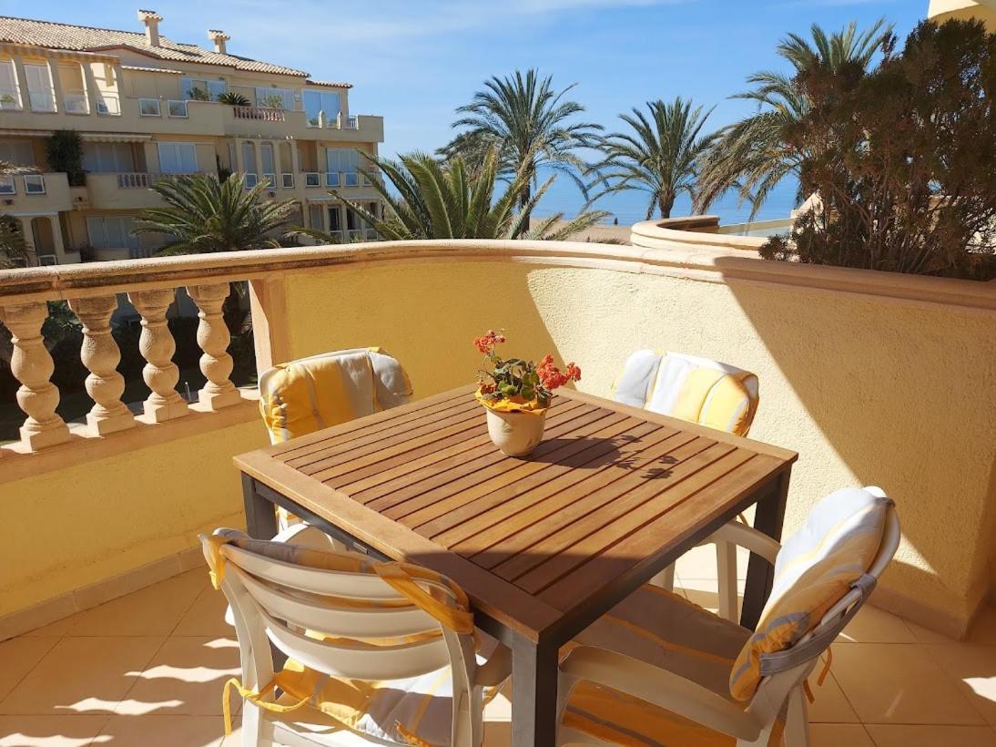 Estupendo Apartamento En Primera Linea De Playa Y Con Vistas Al Mar เดเนีย ภายนอก รูปภาพ