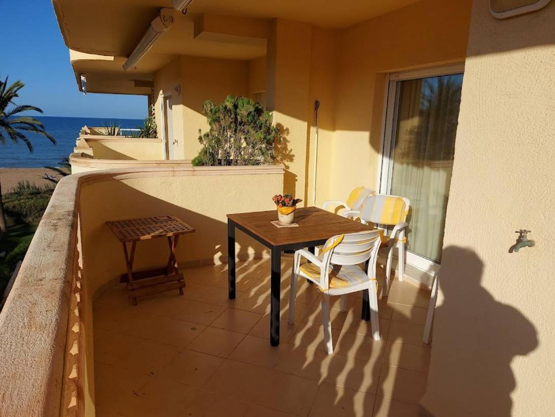 Estupendo Apartamento En Primera Linea De Playa Y Con Vistas Al Mar เดเนีย ภายนอก รูปภาพ